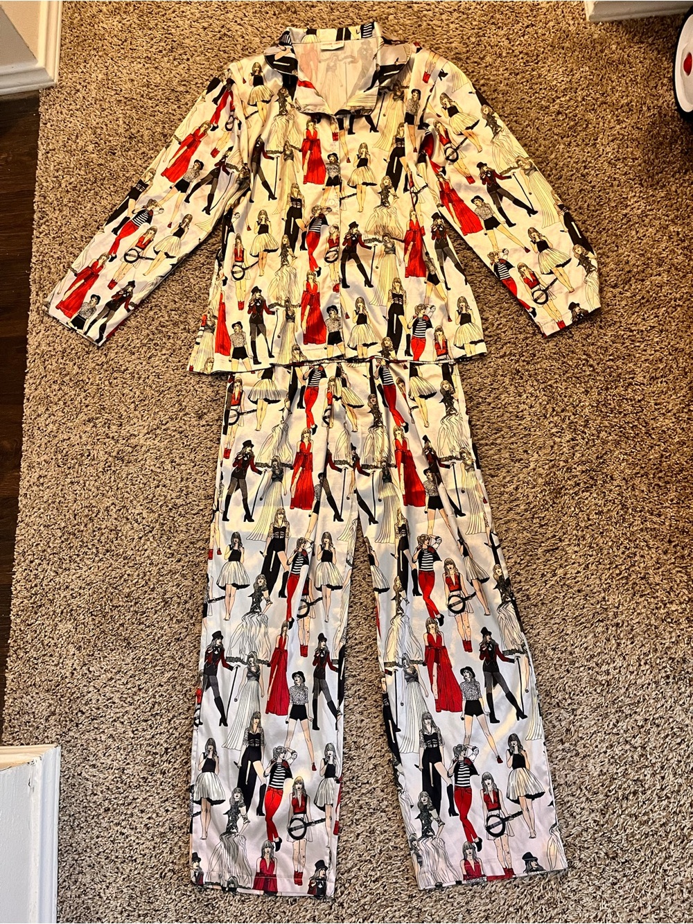 Taylor Swift Red THE ERAS Collection (Taylor's Version) Pajamas - Large Women’s